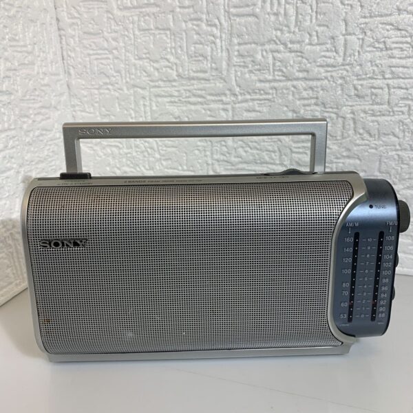 Radio portatile SONY ICF-704 dual band am/fm con antenna integra funzionante